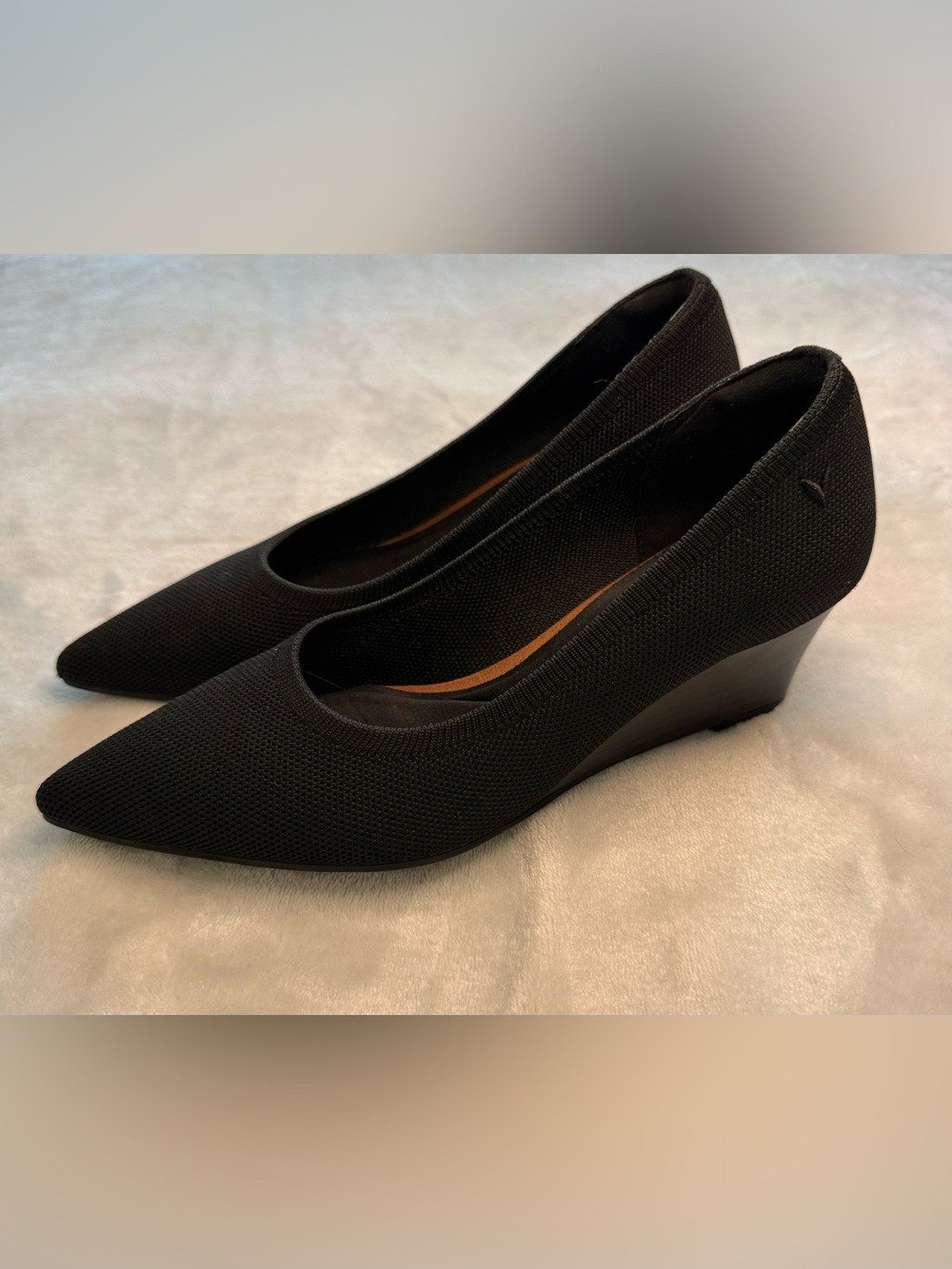 Vivaia Poited Toe Wedge Sz 38 / Women’s 7.5 Black EUC - Picture 2 of 6